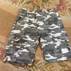 Levi’s men’s cargo shorts grey camo